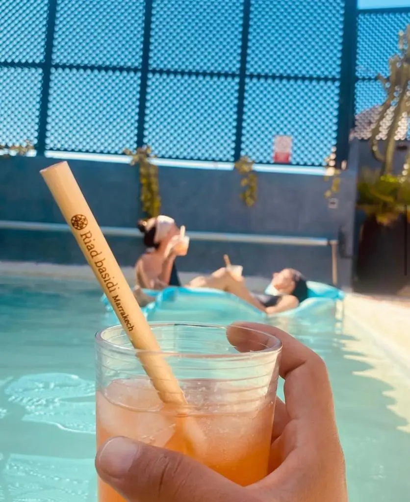 Cocktail avec paille Rozzos