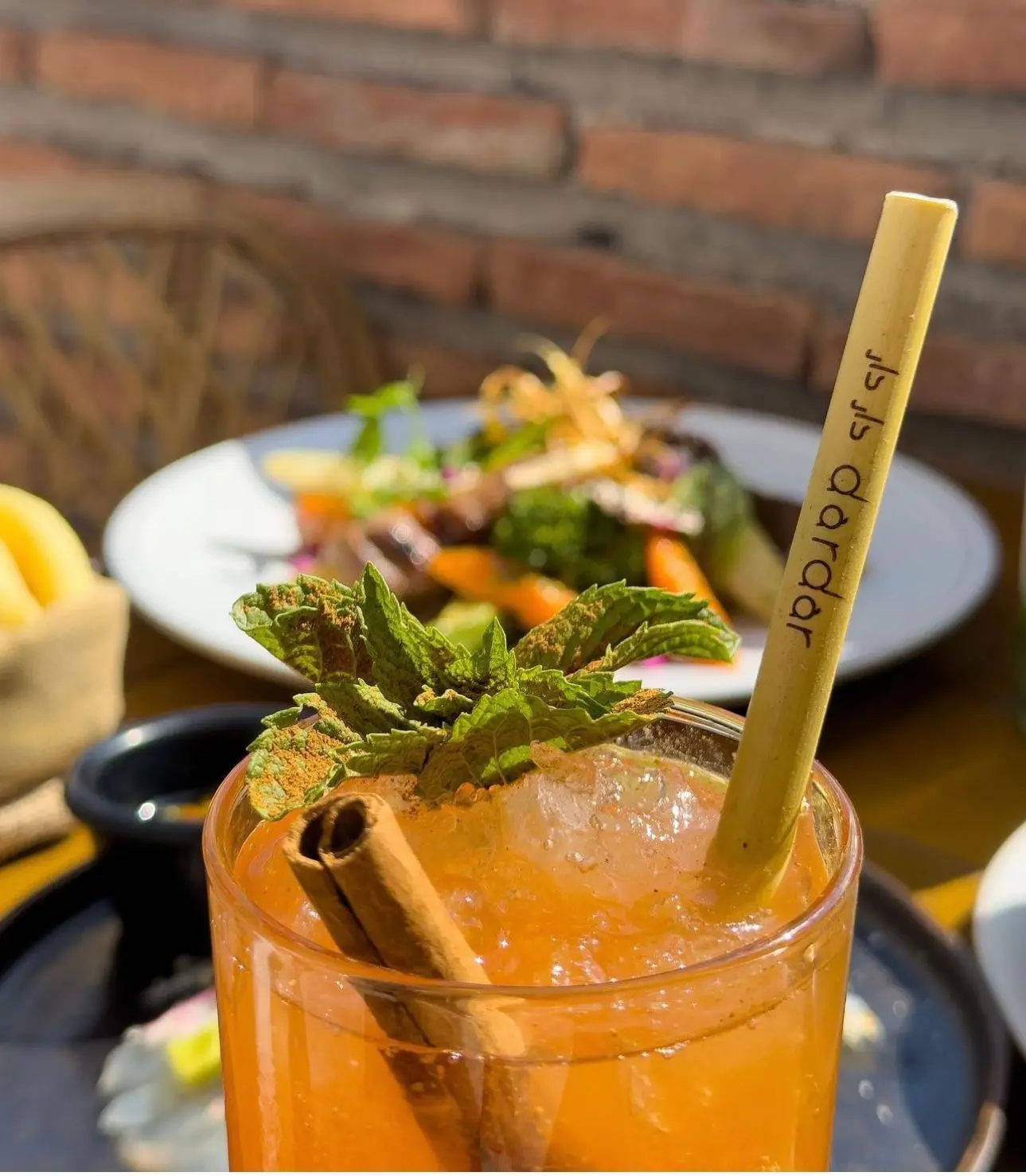 Cocktail avec paille Rozzos